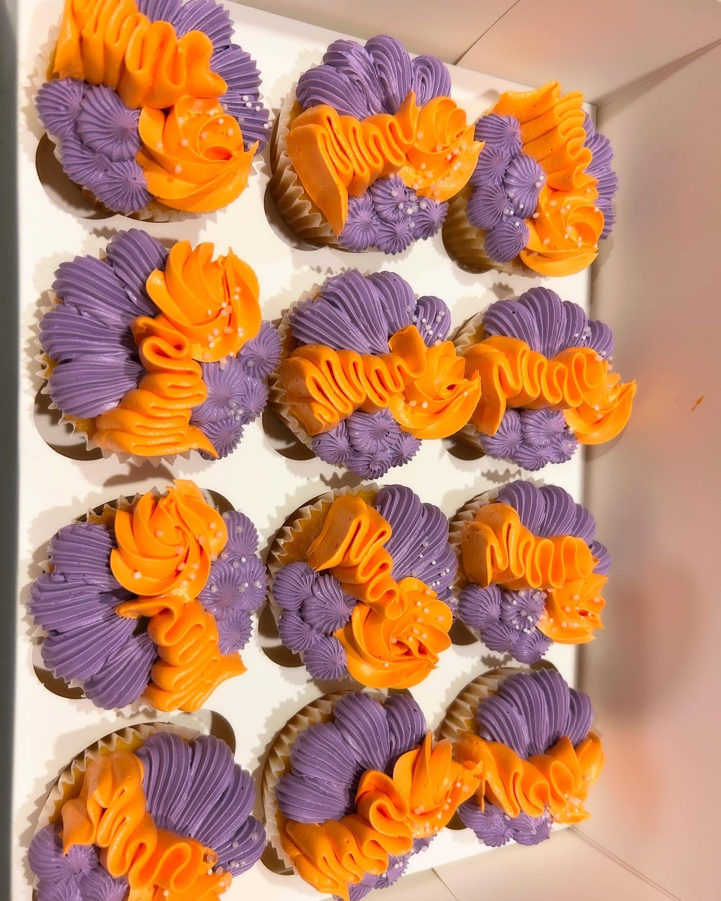 Cupcakes with Fancy Piping